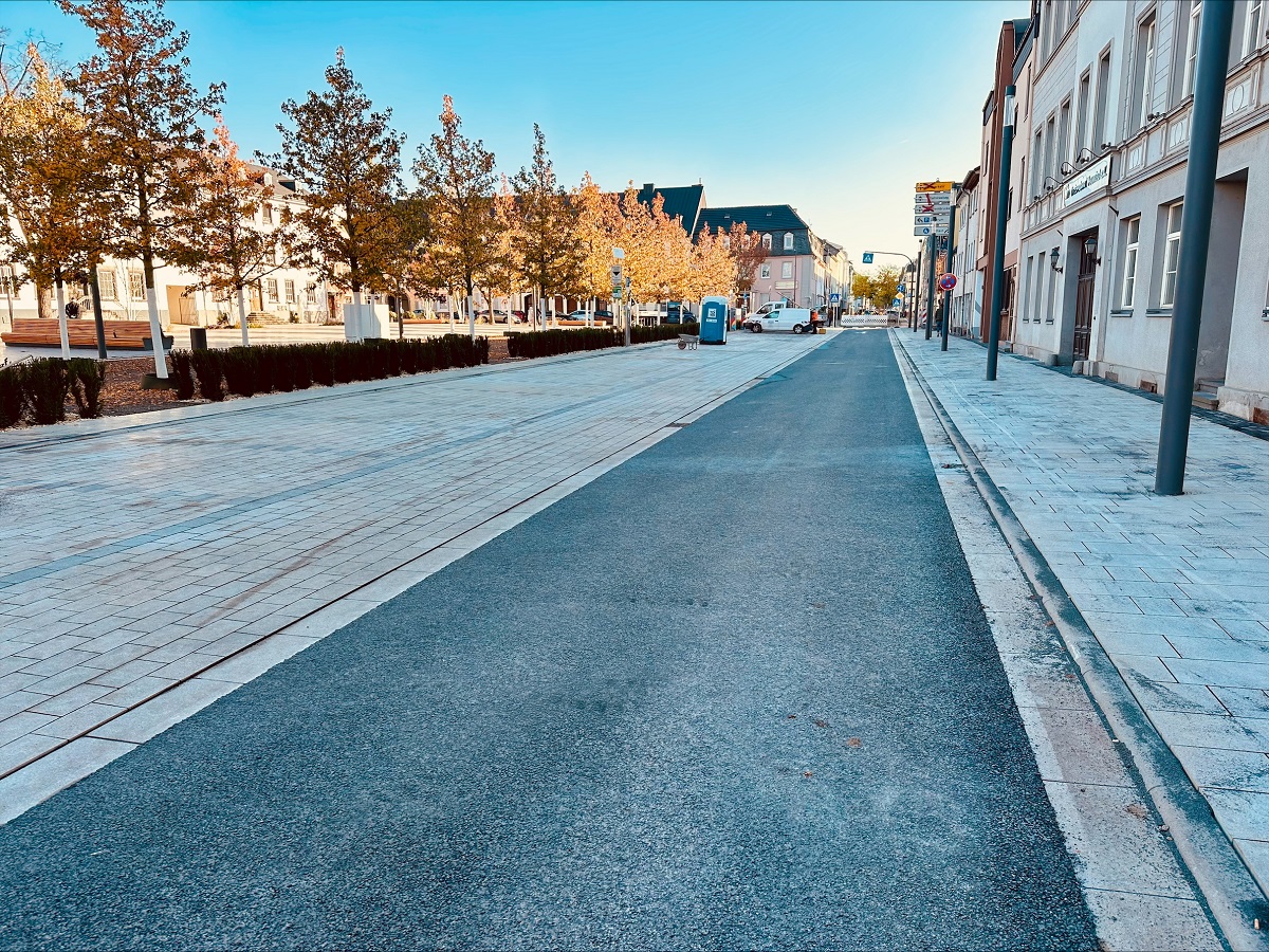 Das Teilstck der Kirchstrae entlang des Marktplatzes ist fertig und wir am Dienstag fr den Verkehr freigegeben. (Foto: Stadt Neuwied/Ulf Steffenfauseweh)