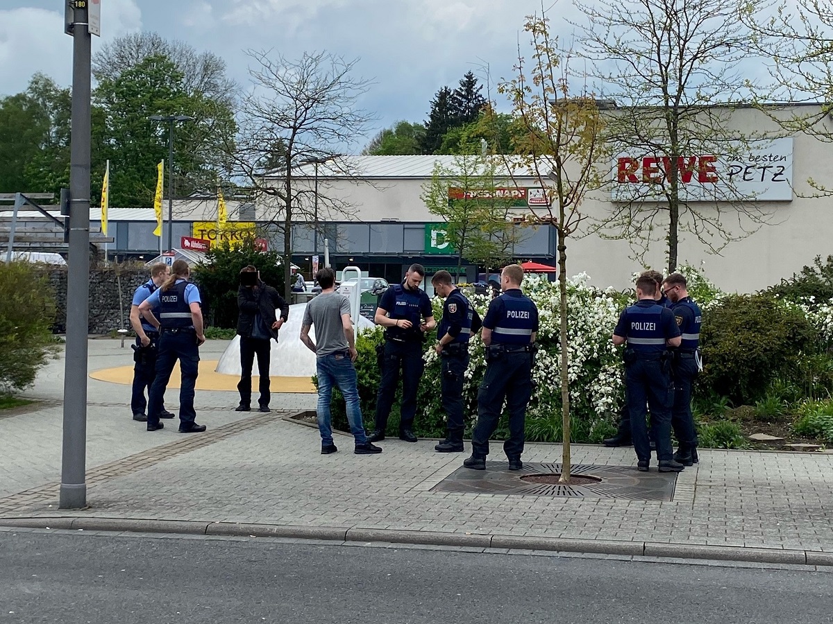 Messer bei Kontrollmanahmen im Bereich des Bahnhofes Altenkirchen aufgefunden