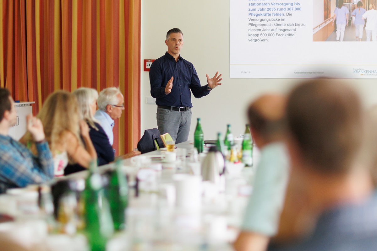 "Wir machen Tren auf" - unter diesem Motto hat die Gesellschaftliche Verantwortung der Evangelischen Kirche zu einem Besuch ins Evangelische Krankenhaus Dierdorf/Selters eingeladen. (Foto: privat)