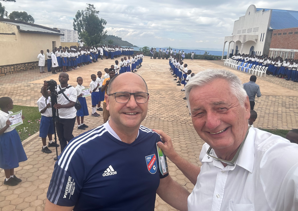 Hans Schneider und Reiner Meutsch waren bei der Erffnung der Autisten-Schule in Ruanda dabei. (Fotos: Reiner Meutsch / Fly&Help)