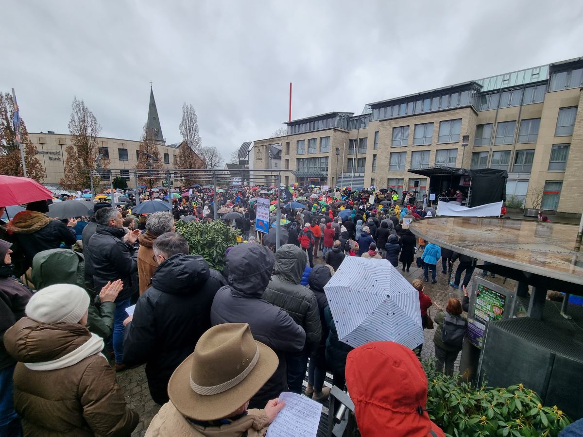 Altenkirchen erlebt faszinierendes Statement gegen Nazis und Rechtsextreme