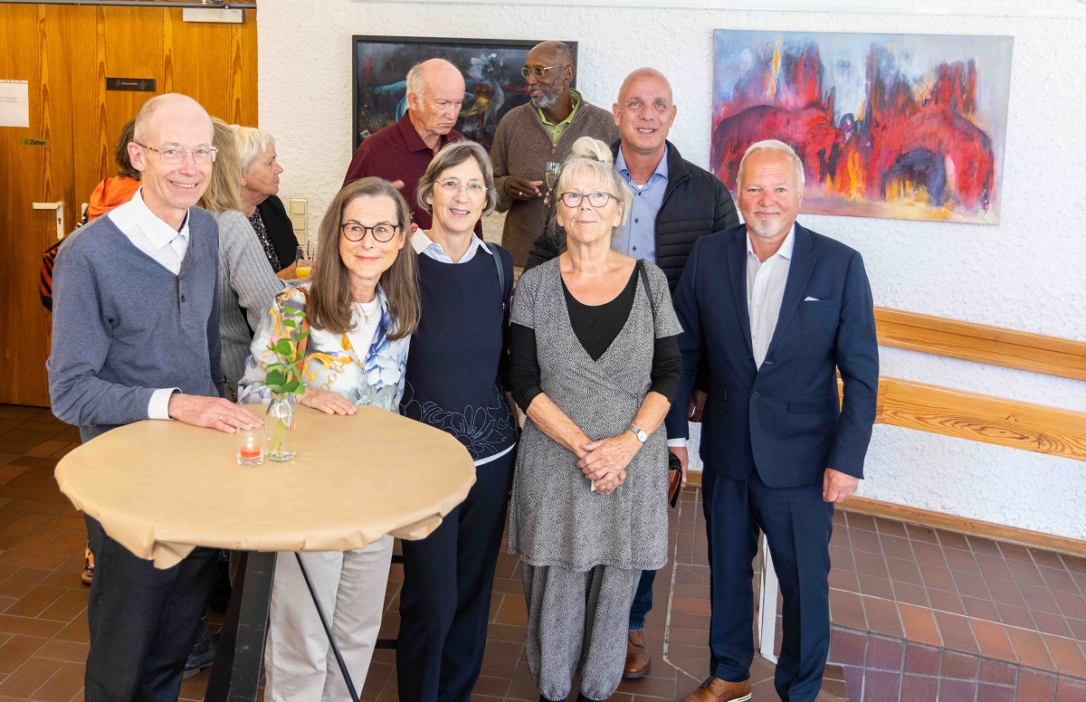 Pfarrer Bernd Peters, Ingrid Becker, Ursula Schulze, Martin Buchholz und Lothar Khn bei der Erffnung der Kunstausstellung im Brgerhaus Windhagen.  (Foto: Michael Mhlenhof)