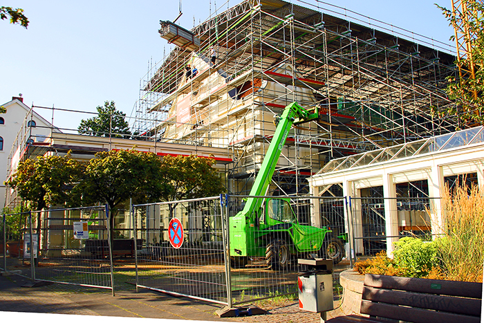 Foto: Das Kurhaus ist eingerstet und berdacht. Foto: Stadt Bad Honnef