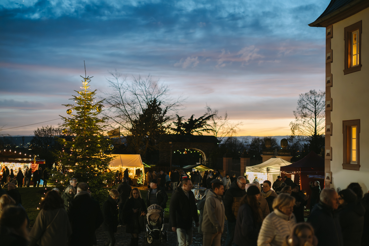 Ein Sonnenuntergang im Lichtermeer: Die Kulisse des Weihnachtsmarktes berzeugte die Besucher auf ganzer Linie. Fotos: LJS