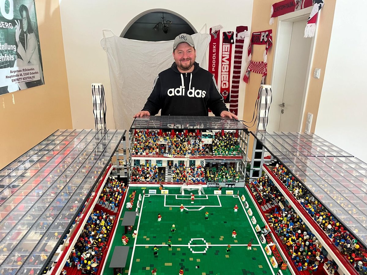 Stephan Kurenbach prsentiert sein Lego-Stadion nicht nur fr Fans des 1. FC Kln. (Foto: Veranstalter)