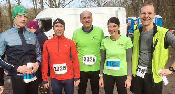 Lauftreff Puderbach nahm erfolgreich am 2. Lauf der Winterlaufserie in Porz ber 15 Kilometer teil. V.l.n.r.: Martin Blum, Gerd Scholze, Gerd Dilthey, Heike Bdenbender, Erik Wessler. Foto: Lauftreff Puderbach