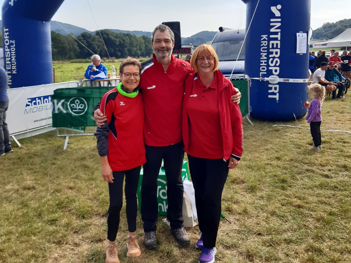 v.l.n.r. Margret Senn, Ulrich Winkelmeyer und Beate Manz nach dem Zieleinlauf (Foto: Neuwieder Wassersportverein)