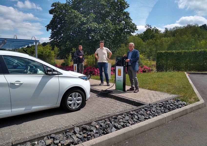 Marco Lenz (Fa. MANN Naturenergie GmbH & Co. KG), Ulrich Konter (Fachbereich Umwelt und Bauen der VGV), Paul-Josef Schmitt (1. Beigeordneter der Stadt Altenkirchen). (Foto: VG-Verwaltung)