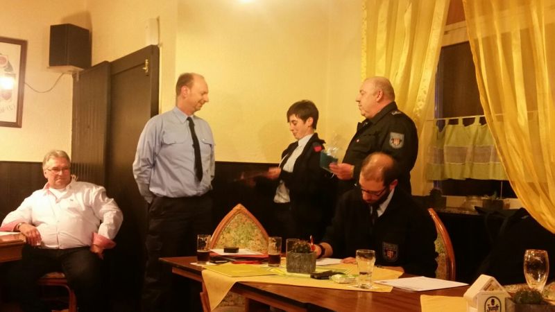 Ernennung von Frank Baldus zum Ehrenvorsitzenden des Frdervereins der Freiwilligen Feuerwehr Langenhahn. Fotos: FFW Langenhahn