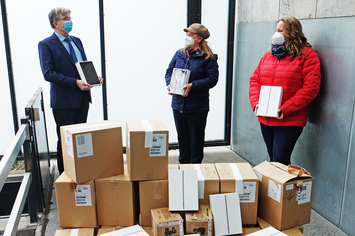 Grundschulen: Auslieferung von Laptops luft auf Hochtouren 