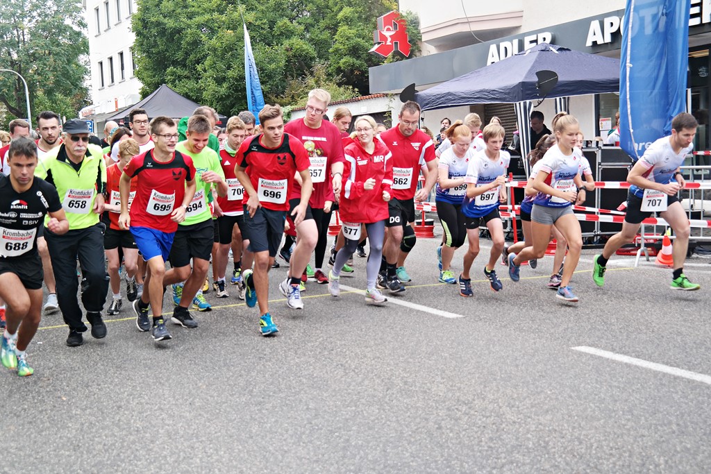 Mehr als 300 Luferinnen und Lufer gingen beim 16. Wissener Jahrmarktslauf an den Start. (Fotos: Regina Steinhauer)