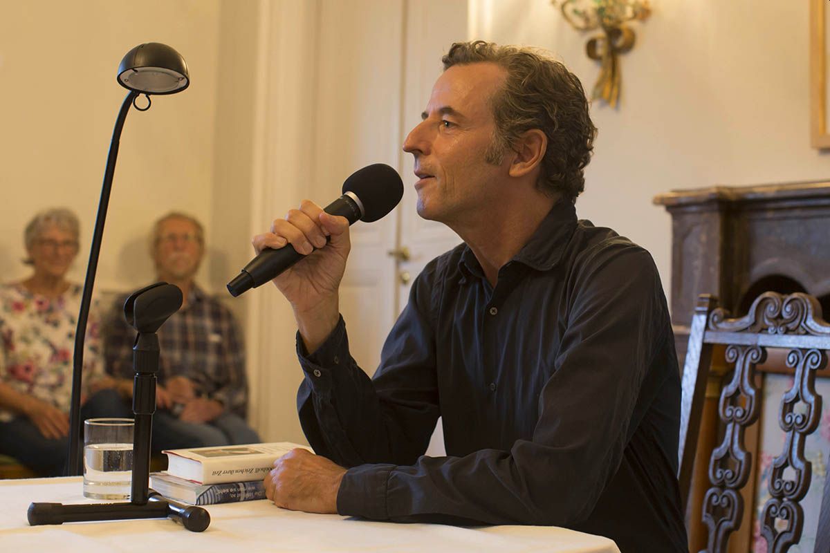 Autor Friedrich Dnhoff bei seiner Lesung im Schloss Schnstein. Fotos: Helmi Tischler-Venter