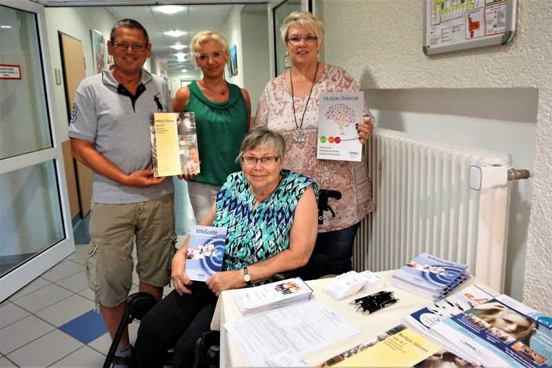 Von links: Martin Sandrock, Sabine Schmalebach (Pflegedirektorin des Krankenhauses), Doris Wolf, Renate Lauda. Foto: KKH Selters