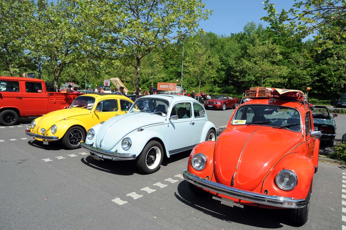 Kfer aus unterschiedlichen Baujahren - als Autos noch Seele und Farben hatten (Bilder: kk)