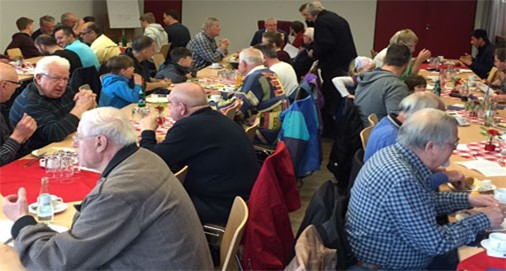 Mnnerfrhstck der Mnnerarbeit im Kirchenkreis Altenkirchen blickt hinter die Kulissen