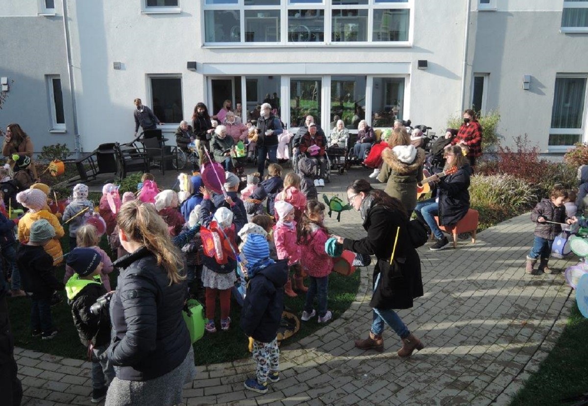 Flammersfelder Kindergarten besuchte das Pflegedorf der Lebenshilfe 