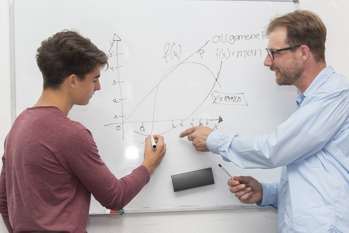 Studienkreis Montabaur und YouTuber DorFuchs zeigen ein Herz fr Mathematik