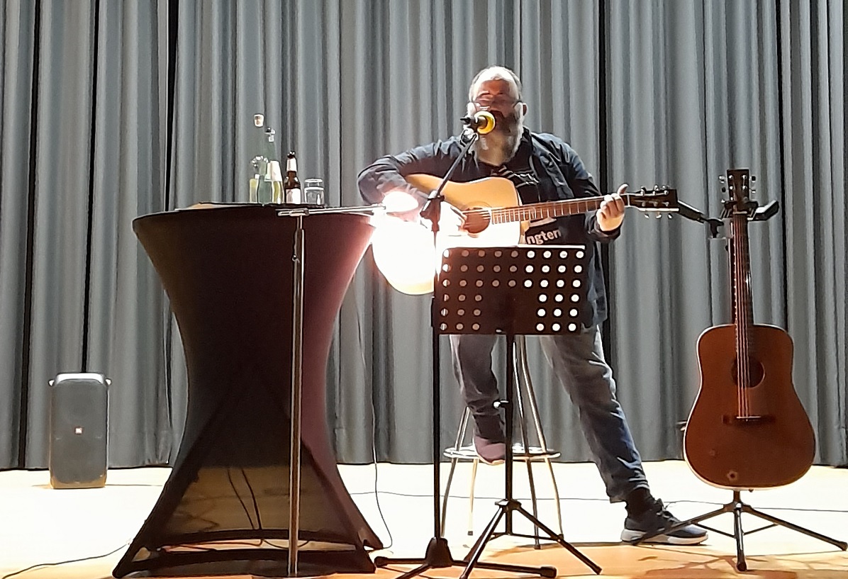 Unterhaltsamer Abend mit Micha Krmer im Brgerhaus Daaden