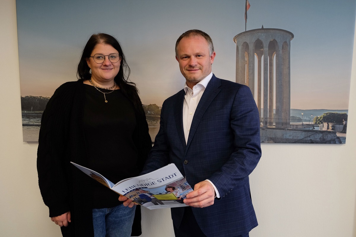 Oberbrgermeister Jan Einig freut sich auf die Zusammenarbeit mit der neuen Citymanagerin der Stadt Neuwied, Michaela Ullrich. (Foto: Stadt Neuwied)