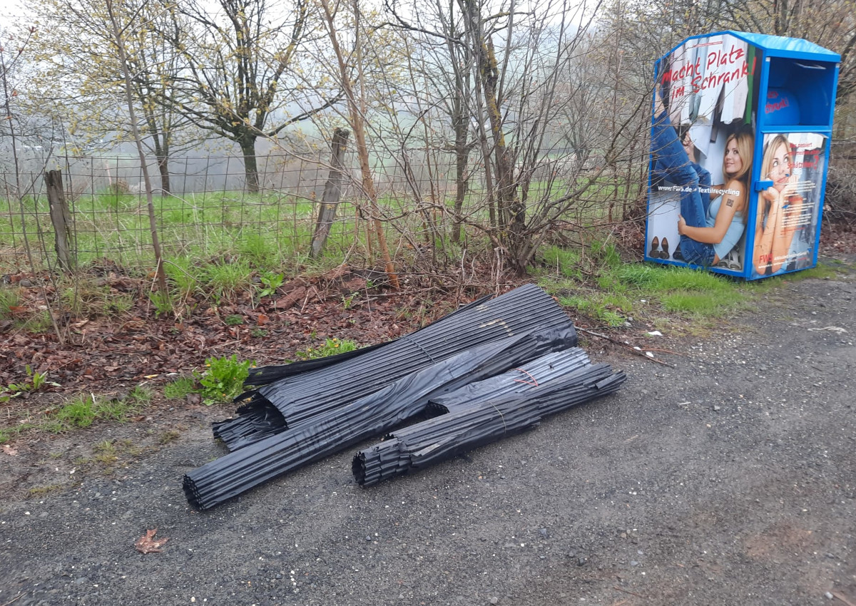 In Mittelhof wurde Baumaterial illegal entsorgt. Der Ortsbrgermeister bittet um Mithilfe zur Aufklrung. (Foto: Ortsgemeinde) 