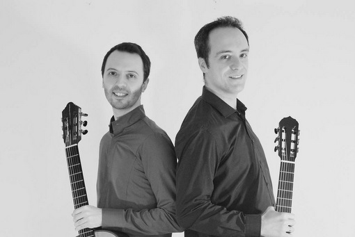 Stefan Gymsa (links) und Vicente Mozos del Campo sind das MoSa Guitar-Duo. (Foto: Foto: MoSa Guitar)