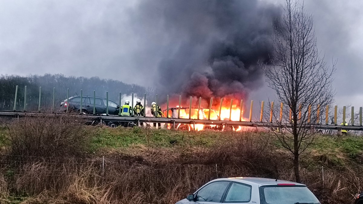 Fahrzeugbrand auf der A3 sorgt fr erhebliche Verkehrsstrungen bei Montabaur