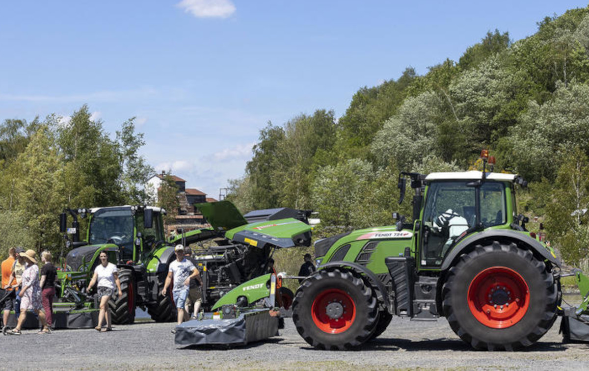 Moderne Landtechnik in Aktion: Maschinenring Taunus-Westerwald ldt nach Berg und Kleinmaischeid ein