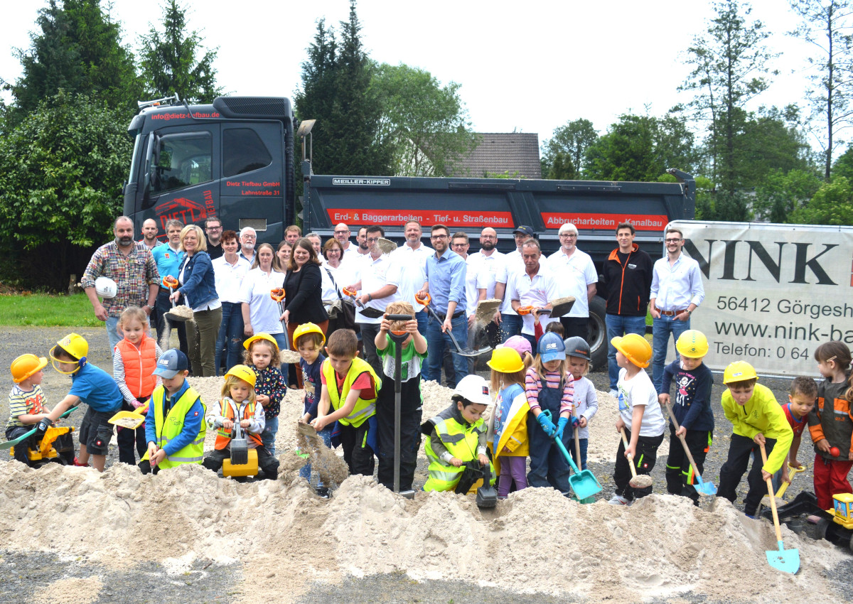 Kleines Dorffest in Moschheim: Spatenstich zum Neubau der Kita "Kunterbunt" wurde gefeiert