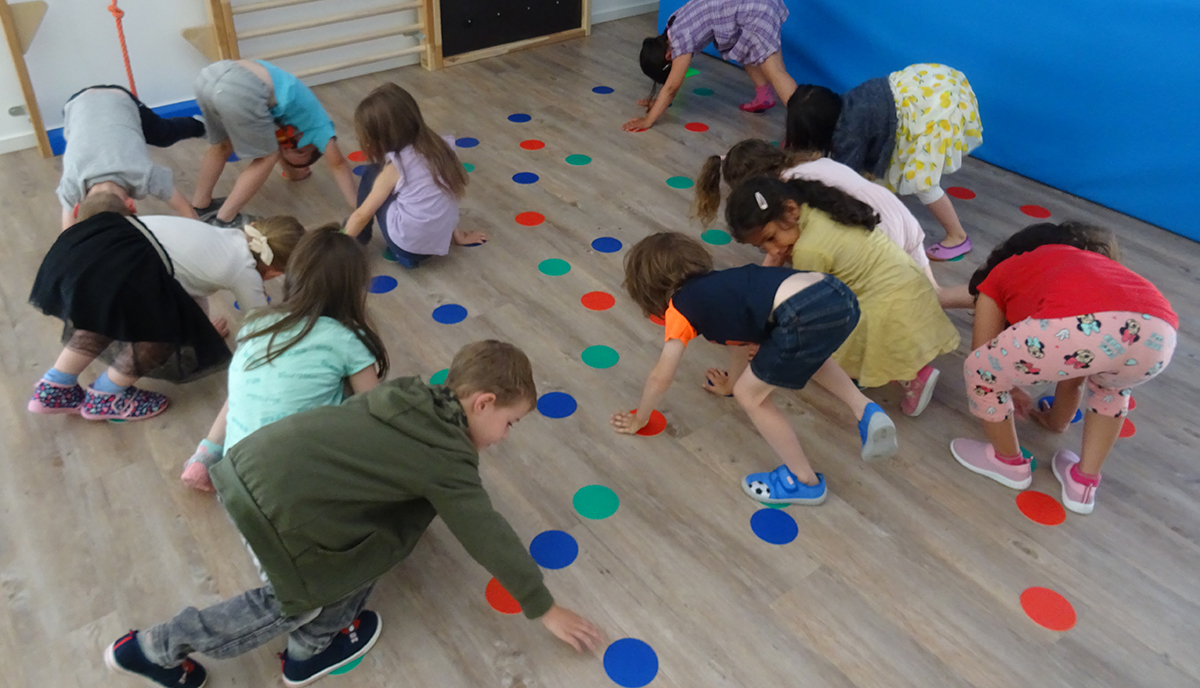 Kita-Kinder lernen auf spielerische Weise, sich zurechtzufinden. (Foto: Justyna Stanowski)