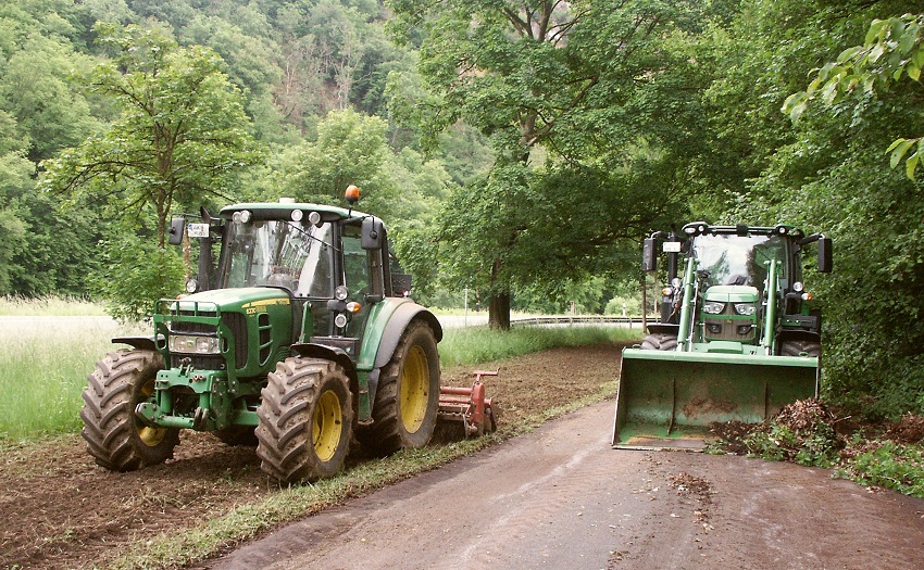 Mulcharbeiten in Hvels (Foto: Ortsgemeinde)