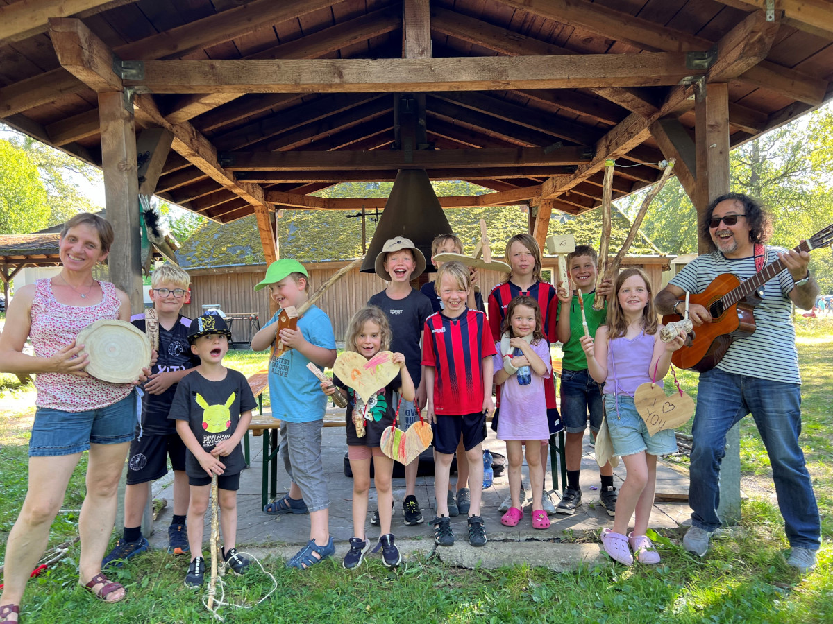 Die Holz- und Musikwerkstatt 2024 in Mittelhof: Eine Kombination aus Lernen, Spa und sozialem Engagement