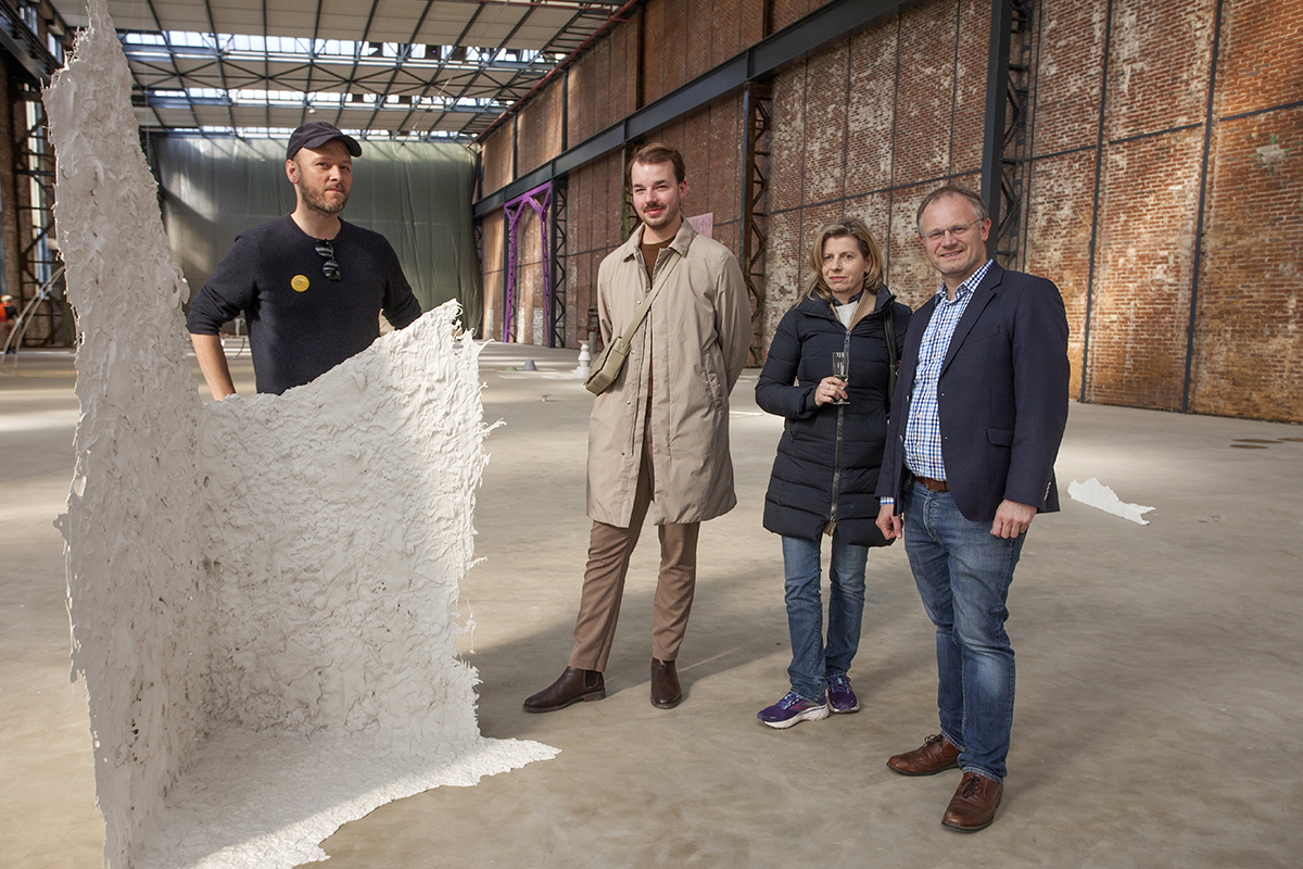 Von links: Elmar Hermann, Kurator Roger Rohrbach, Professorin Sabine Gro und Oberbrgermeister Jan Einig. Fotos: Wolfgang Tischler 