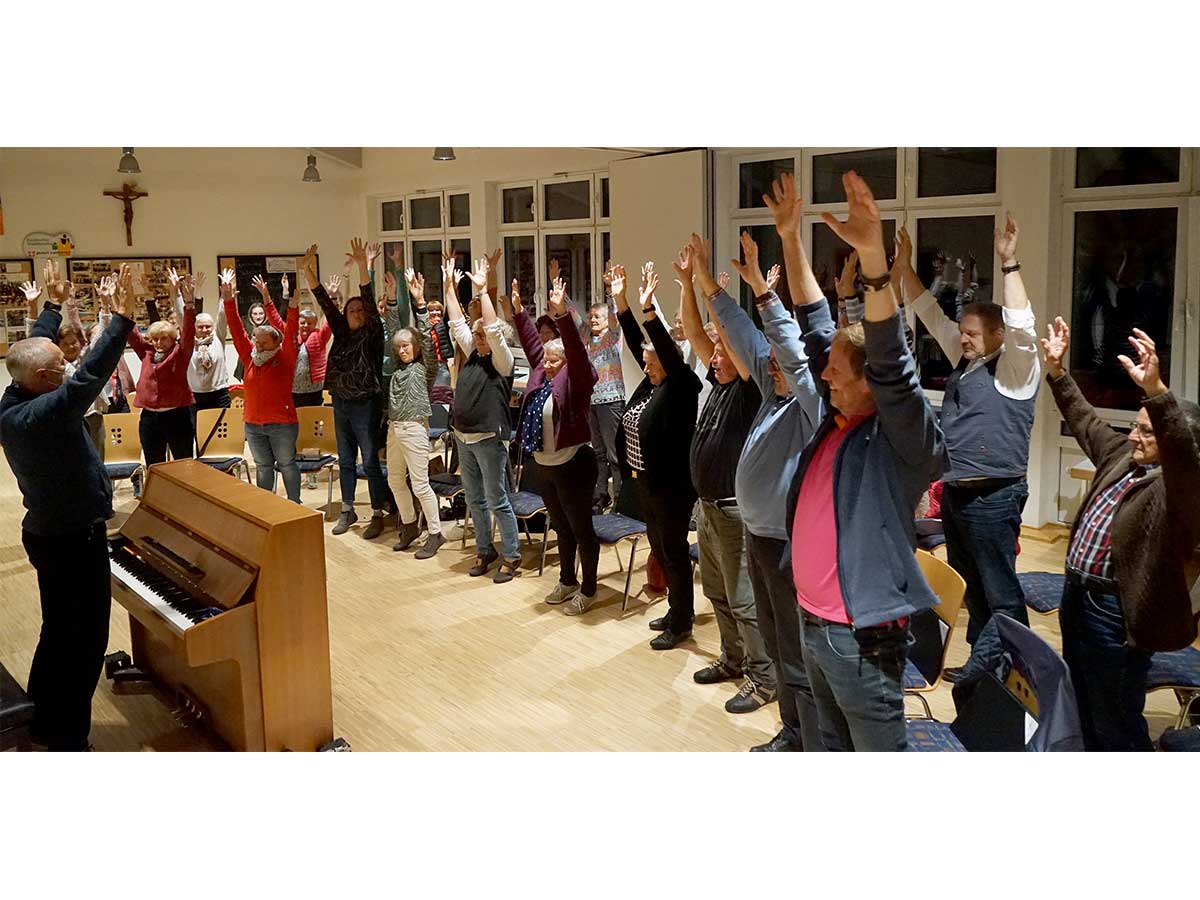 "Und dann die Hnde zum Himmel" wird zwar nicht gesungen, dafr freut sich der Kirchenchor "Ccilia" darauf, zusammen mit vielen Gastsngern eine musikalische Filmnacht zu gestalten. (Foto: Willi Schmitz)