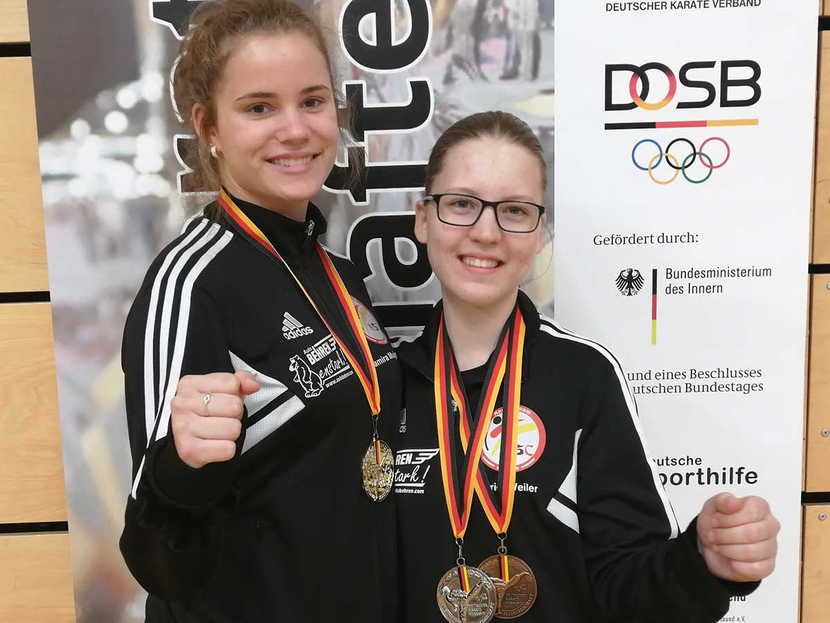 Die Medaillengewinnerinnen Mujezinovic und Weiler. (Foto: KSC Karate Team)