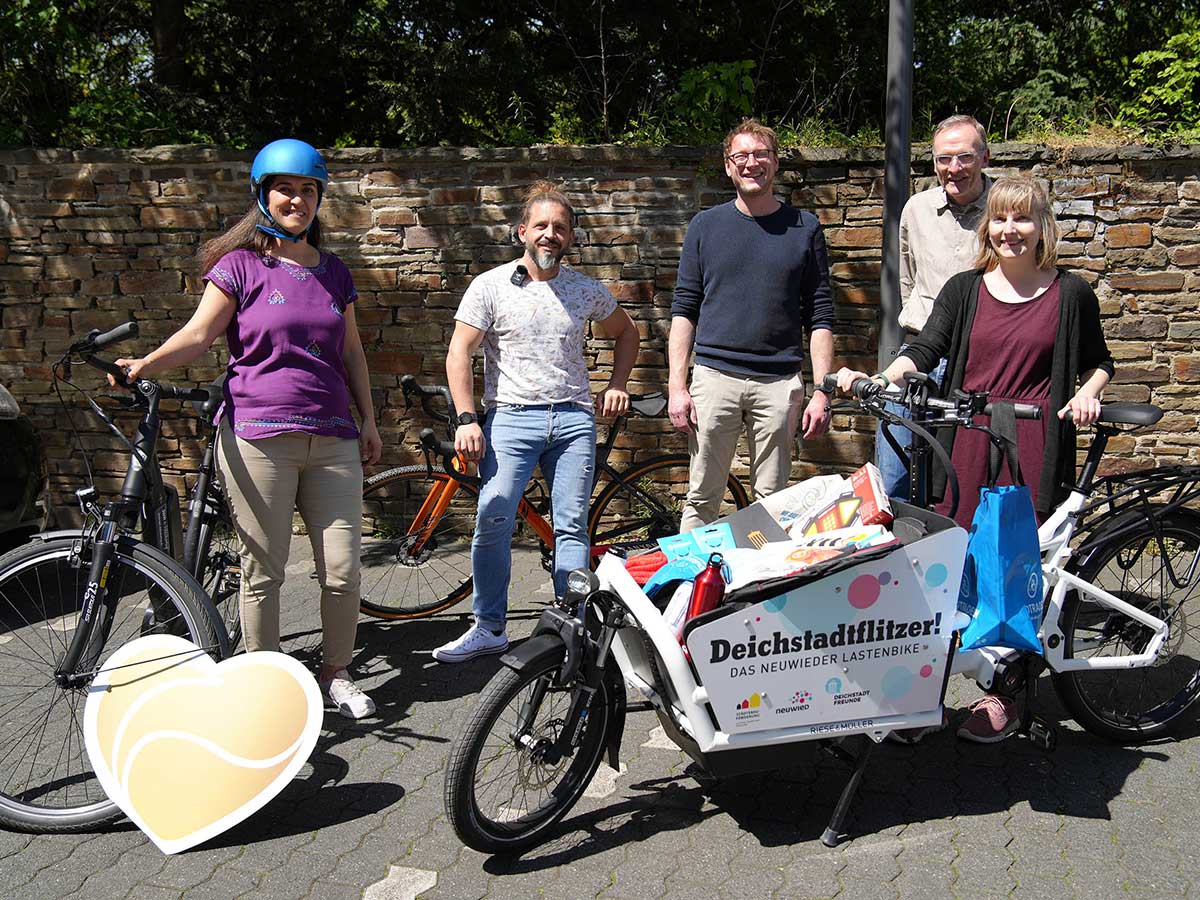 Das Stadtradeln-Organisationsteam rund um Klimaschutzmanagerin Dr. Zuhal Gltekin (links) freut auf viele Radelnde. (Foto: Stadt Neuwied/Maxie Meier)