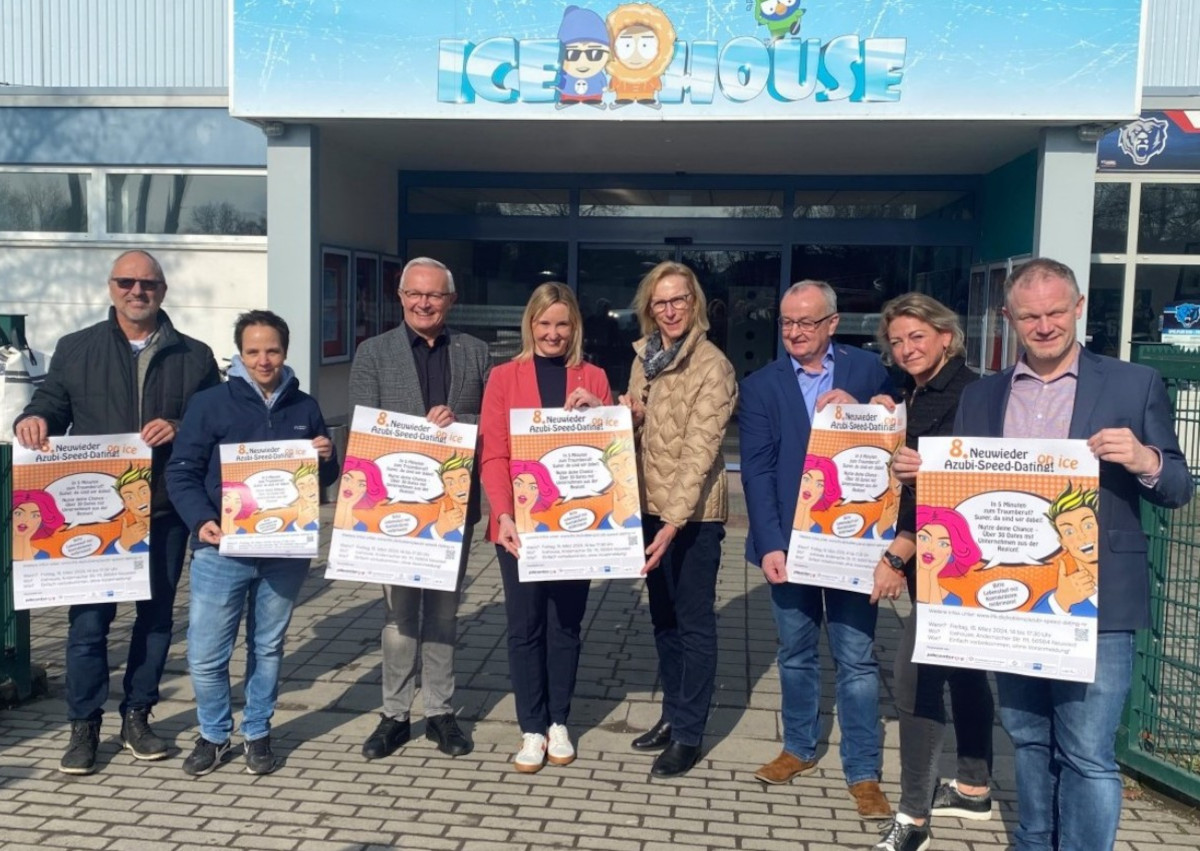 Die Veranstalter und Initiatoren des Azubi-Speed-Datings, darunter Landrat Achim Hallerbach (3.v.l.) und Neuwieds Oberbrgermeister Jan Einig (rechts) sind von dem Konzept berzeugt. (Foto: Tamara Rehn)