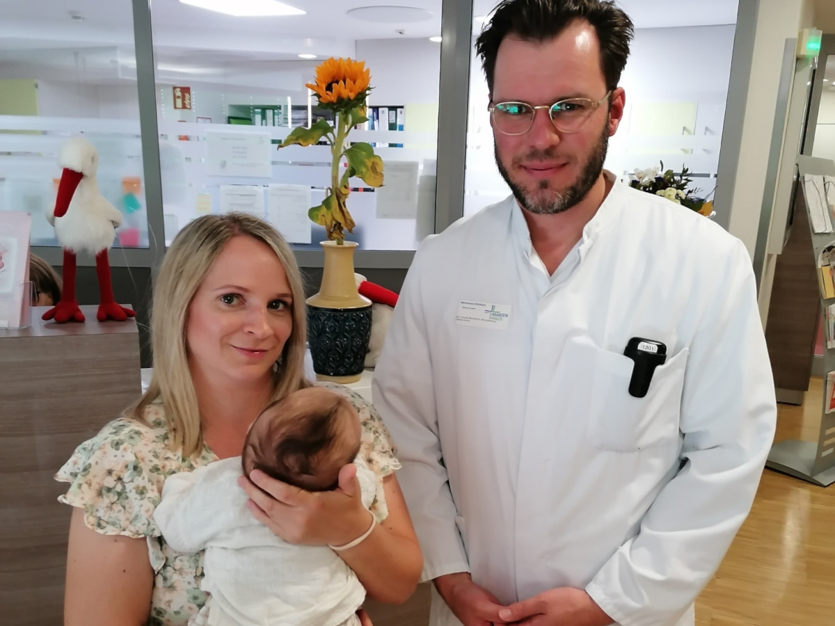 Anne Becker und Dr. Robert Sczesny blickten noch einmal gemeinsam zurck auf die nicht alltgliche Geburt von Anne Beckers Sohn. (Foto: Beate Christ) 