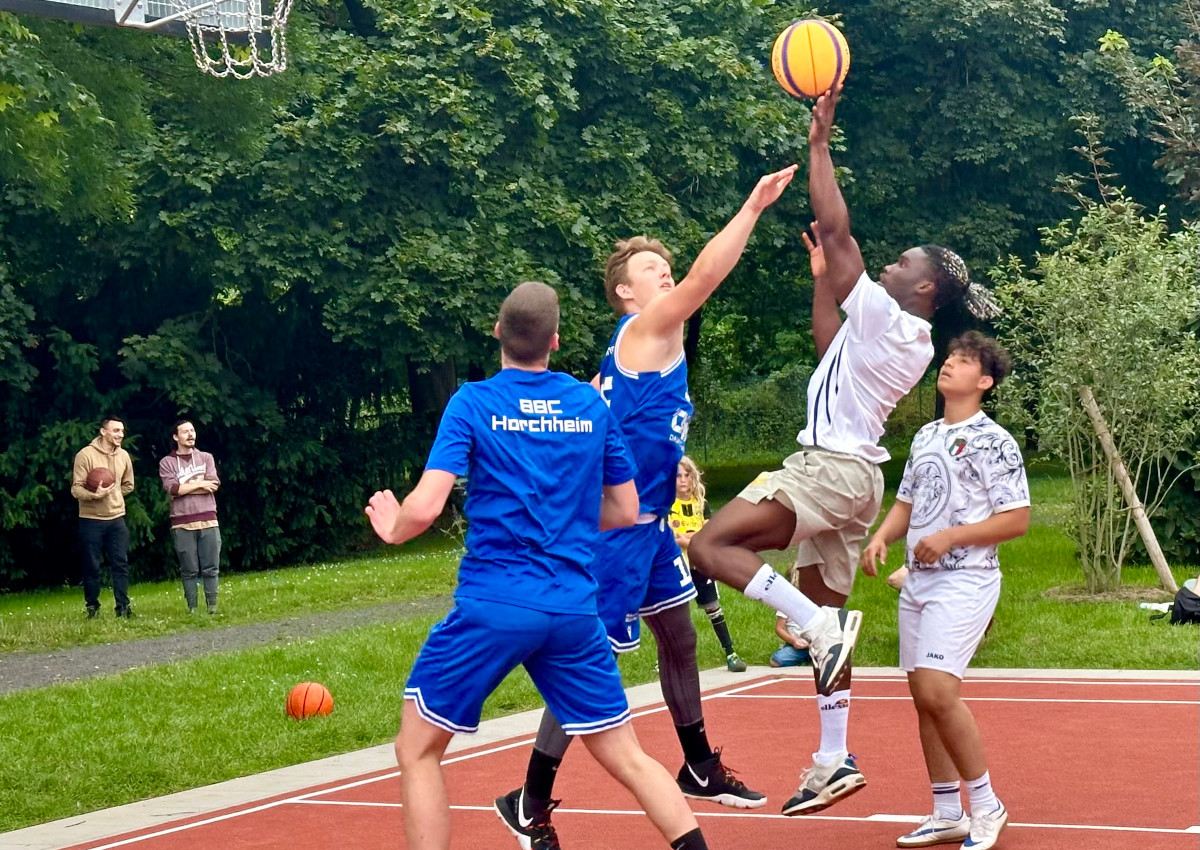 Streetballplatz im Stadtpark Neuwied: Eine neue Perle fr die "Kinderfreundliche Kommune"