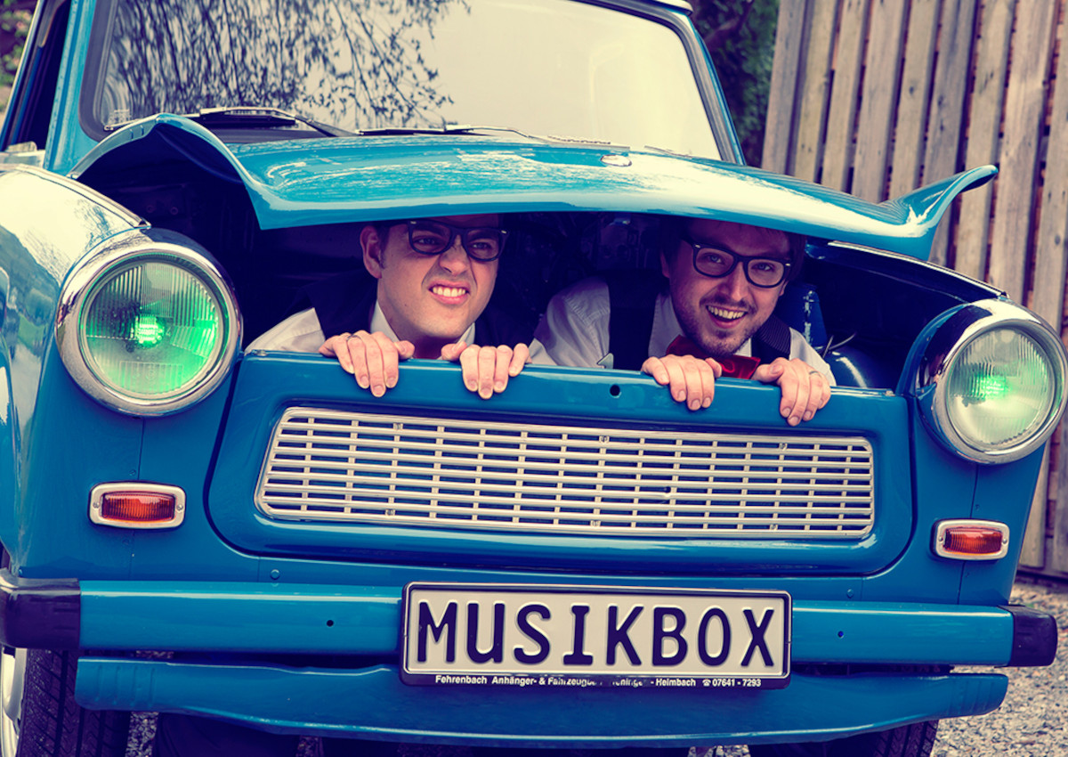 Der alte Trabi wird zur Musikbox  und erfreut am Samstag, 10. September, Passanten in der Neuwieder Innenstadt. (Foto: www.lebendemusikbox.de)