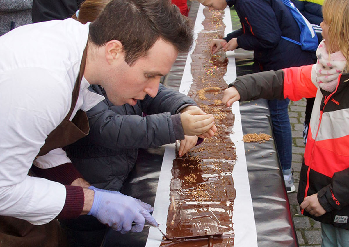 Die meterlange Schokotafel von Choco Moments gab es bisher nur auf der chocolART in Tbingen zu erleben. (Foto: Alexander Gonschior)