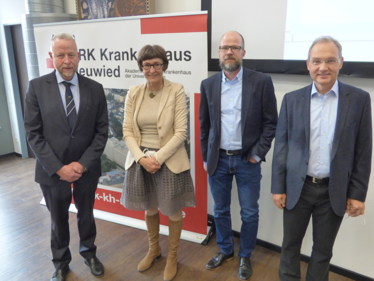 Prof. Dr. Jens Standop, Dr. Kornelia Konz, Prof. Dr. Jacob Nattermann und Prof. Dr. Thomas Marth (von links) waren die Referenten der Fortbildung zum Thema Viszeralmedizin kompakt. (Foto: DRK Krankenhaus Neuwied)
