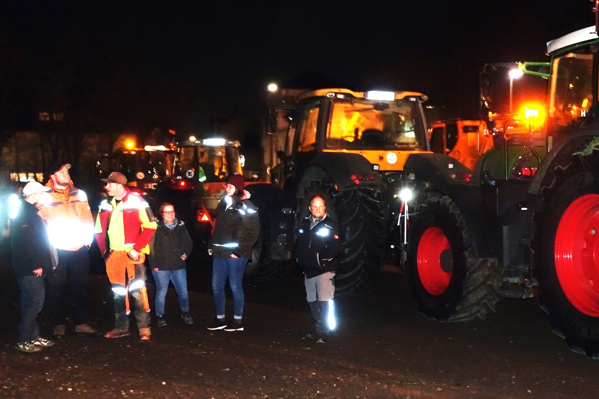 382 Fahrzeuge bei Sternfahrt in Neuwied: Mit Wucht, aber friedlich fr die Rechte der Bauern demonstriert