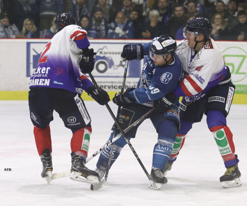 Im ersten Saisonspiel mssen sich Sven Schlicht und die Bren gegen den Hauptrundenbesten und Vizemeister der Vorsaison aus Hamm beweisen. Foto: EHC