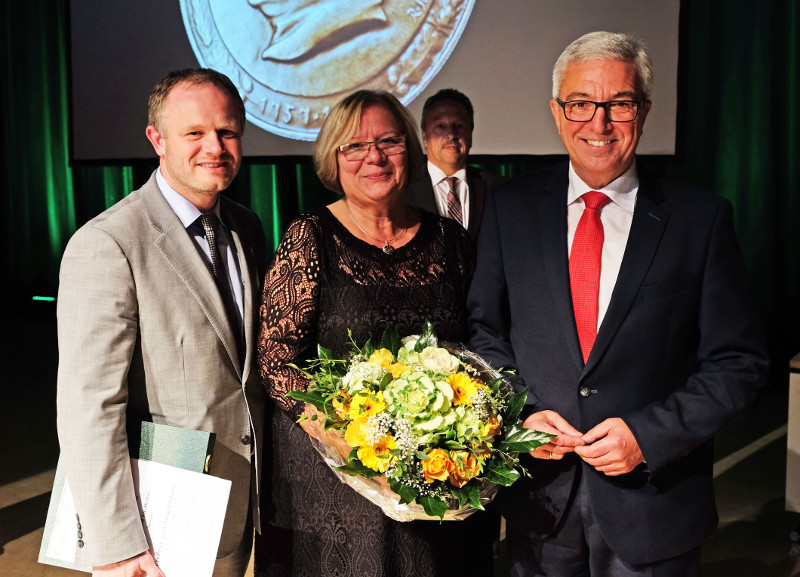 Ingrid Ely-Herbst hat die Freiherr-vom-Stein-Plakette erhalten. Foto: Stadt Neuwied