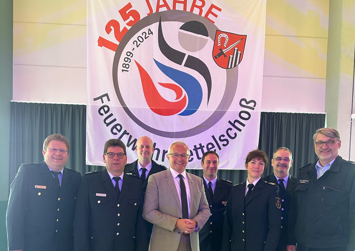 Zur Arbeitstagung am Kreisfeuerwehrtag hatten sich die Spitzenkrfte der Feuerwehren aus Land und Kreis mit Landrat Achim Hallerbach im Forum "Am Blauen See" in Vettelscho eingefunden. (Foto: Thomas Herschbach)