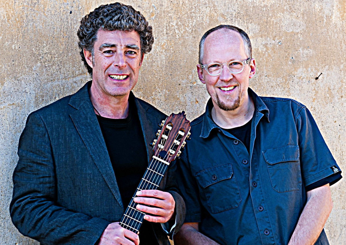 Klaus Murer (links) und Dieter Wster-Lindenau laden zu feurigem Flamenco in der Evangelischen Kirche in Neuwied-Niederbieber ein. (Foto: Inge Dessel) 