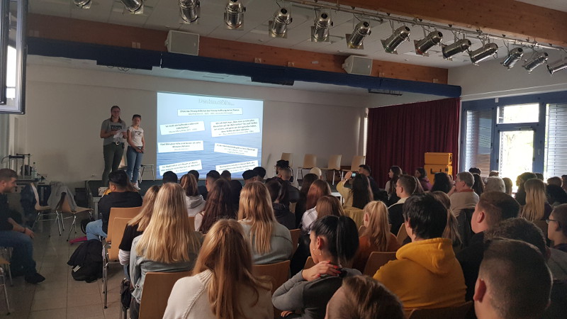 Die Schler der Ludwig-Erhard-Schule hatten sich mit dem Thema "Todesursache: Flucht" schwierigen Stoff vorgenommen. Foto: LES Neuwied