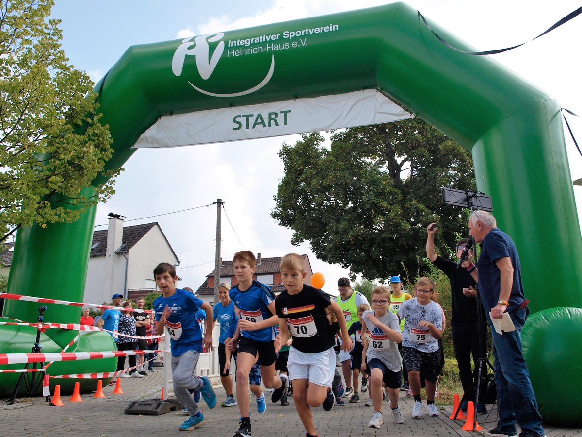 Frhliches Fest mit Jedermannslauf rund ums Heinrich-Haus in Engers