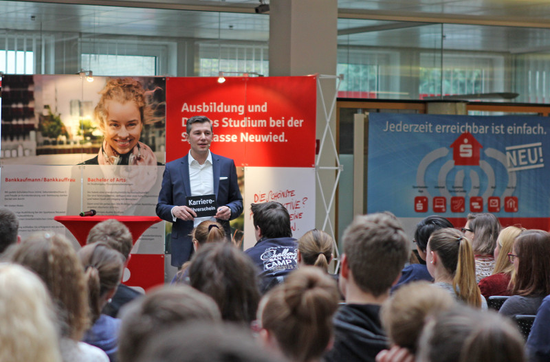 120 Zuhrer waren beim Vortrag zum Thema "Karrierefhrerschein" bei der Sparkasse Neuwied. Foto: Privat