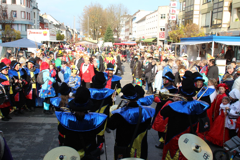 11. im 11.: Groe Karnevalserffnung auf dem Luisenplatz